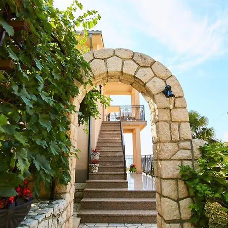 And With Parking Space - 19125 Penzion Crikvenica