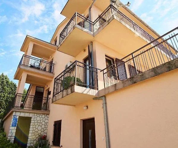 Vendégház And With Parking Space - 19125