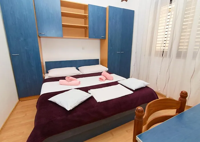 Vendégház And With Parking Space - 19125