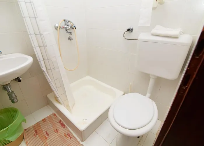 Vendégház And With Parking Space - 19125 3*