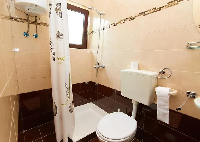 And With Parking Space - 19125 Vendégház